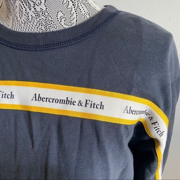 Abercrombie and Fitch cropped long sleeve sweatshirt - Picture 6 of 9